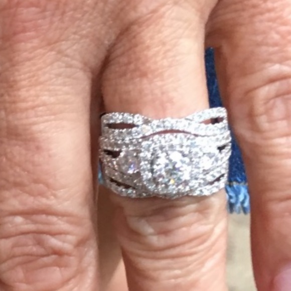 14k Diamond Wedding Set, Excellent Quality, Lightly Pre-Loved. White gold - Picture 3 of 15